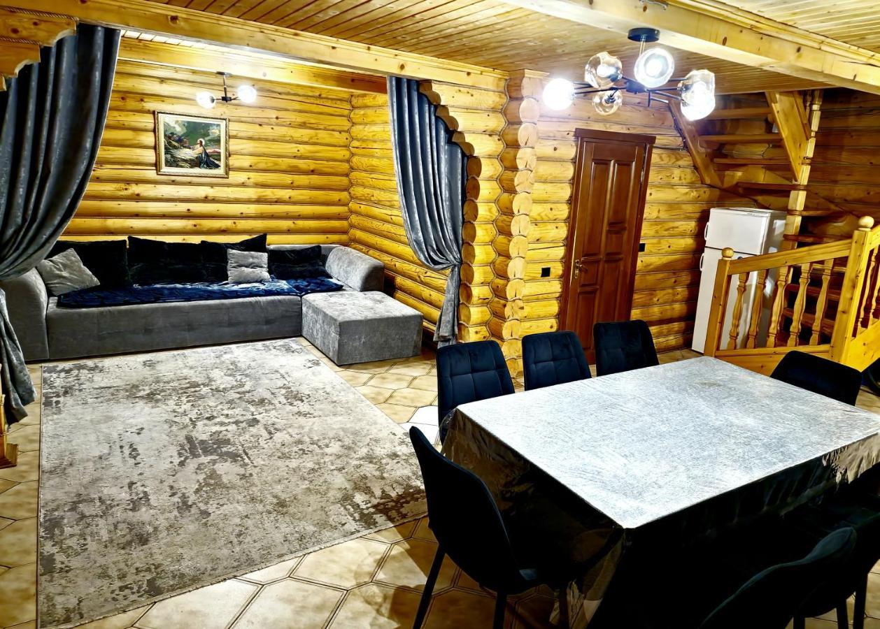 Gostynniy Dvir Деревянный коттедж Мигово