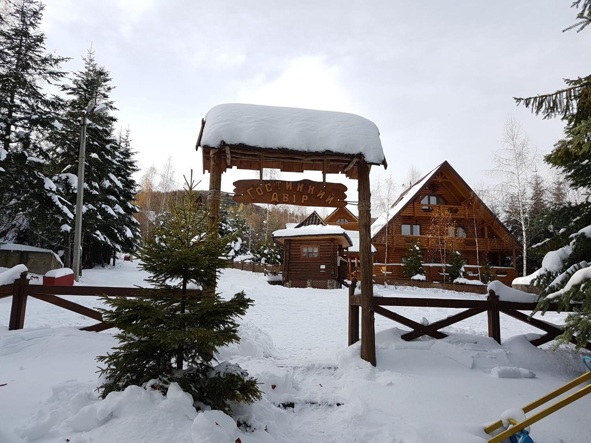 山林小屋 Gostynniy Dvir Коттеджи