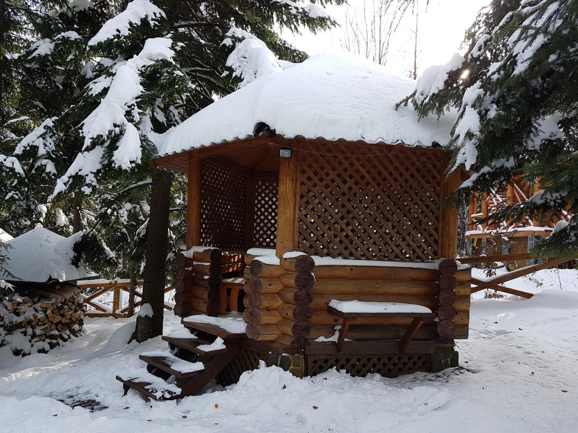 Деревянный коттедж Gostynniy Dvir